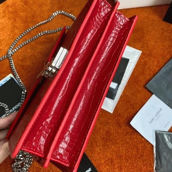 Contrefaçon Sac Saint Laurent Cassandra Medium en Rouge Crocodile – Image 4