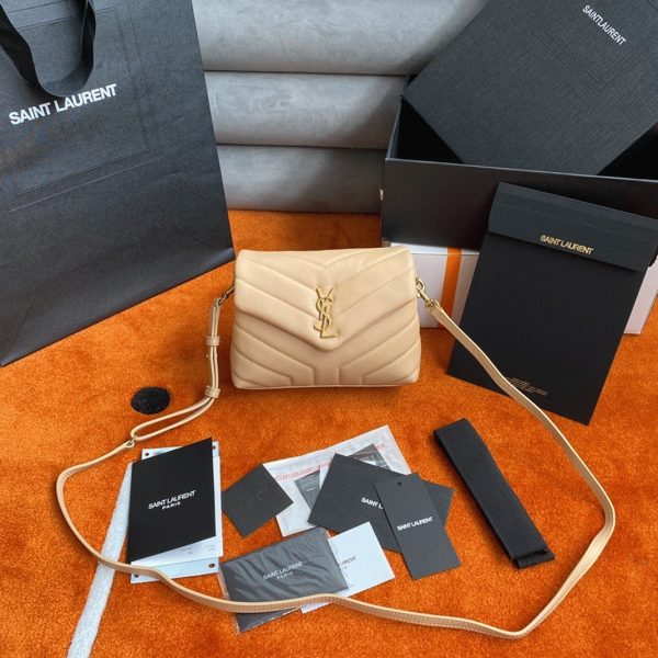 Réplique Sac Saint Laurent LouLou Toy avec Bandoulière en Beige – Image 4