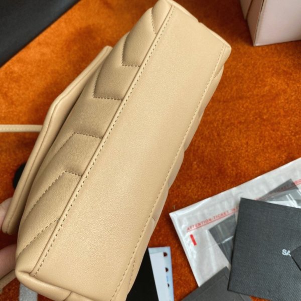 Réplique Sac Saint Laurent LouLou Toy avec Bandoulière en Beige – Image 5