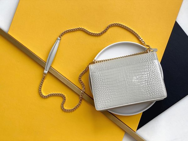 Sac Saint Laurent Sunset Medium à Chaîne en Cuir Embossé Crocodile Ivoire – Image 9