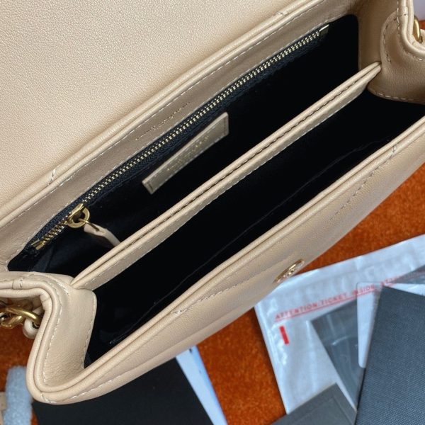 Réplique Sac Saint Laurent LouLou Toy avec Bandoulière en Beige – Image 9