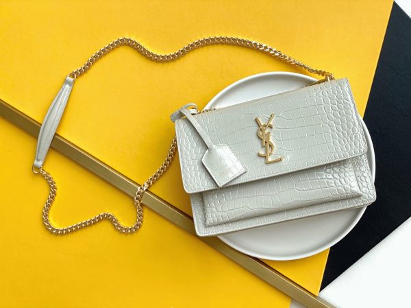 Sac Saint Laurent Sunset Medium à Chaîne en Cuir Embossé Crocodile Ivoire – Image 8