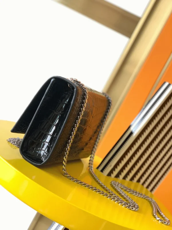 Réplique Sac Saint Laurent Kate Small à Frange en Cuir Embossé Crocodile Noir – Image 4