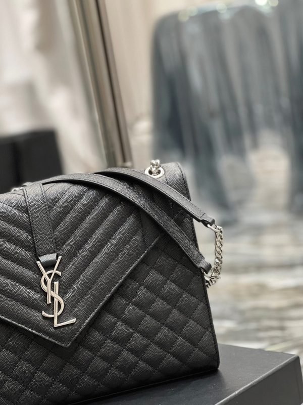 Fausse Sacoche Saint Laurent Envelope Large en Noir – Image 4