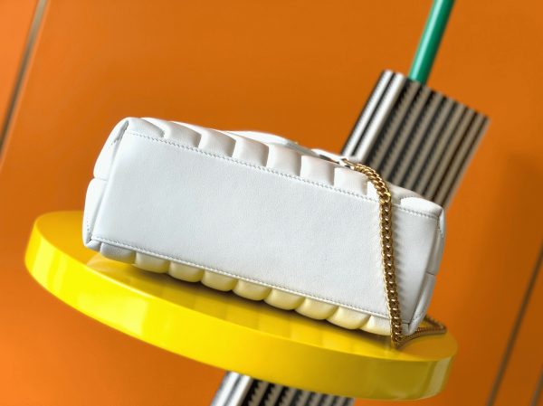 Contrefaçon Sac Saint Laurent LouLou Small à Chaîne en Blanc – Image 7