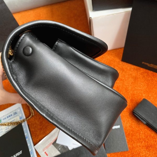 Contrefaçon Sac Saint Laurent Niki Baby à Chaîne en Noir – Image 13