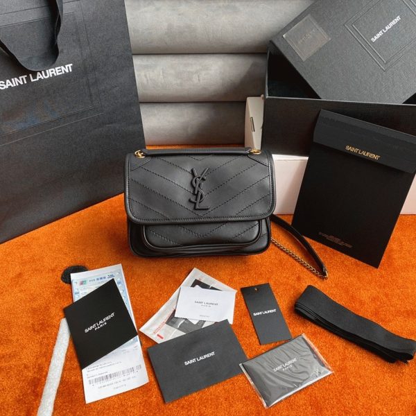 Contrefaçon Sac Saint Laurent Niki Baby à Chaîne en Noir – Image 12