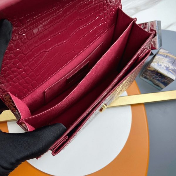Sac Saint Laurent Sunset Medium à Chaîne en Cuir Embossé Crocodile Bordeaux – Image 10