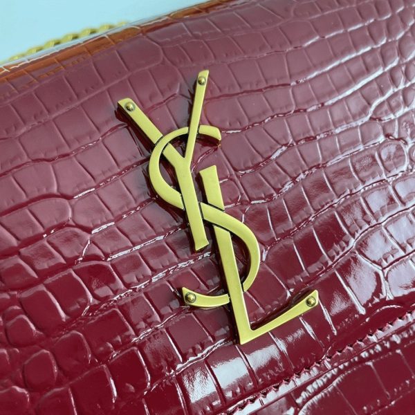 Sac Saint Laurent Sunset Medium à Chaîne en Cuir Embossé Crocodile Bordeaux – Image 8