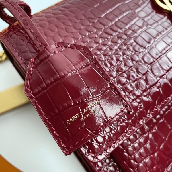 Sac Saint Laurent Sunset Medium à Chaîne en Cuir Embossé Crocodile Bordeaux – Image 6