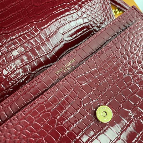 Sac Saint Laurent Sunset Medium à Chaîne en Cuir Embossé Crocodile Bordeaux – Image 5