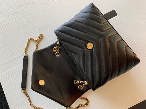 Faux Sac de Créateur Saint Laurent LouLou Small à Chaîne en Noir – Image 7