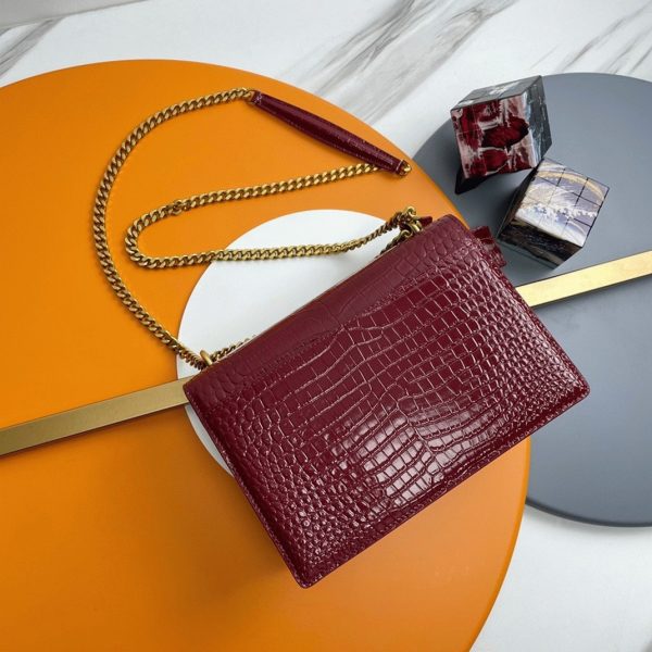 Sac Saint Laurent Sunset Medium à Chaîne en Cuir Embossé Crocodile Bordeaux – Image 3
