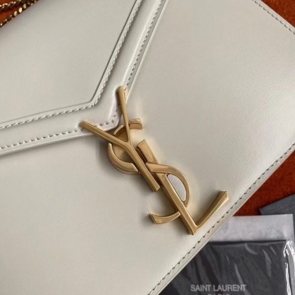 Fausse Sacoche Saint Laurent Cassandra Medium à Chaîne en Blanc – Image 7