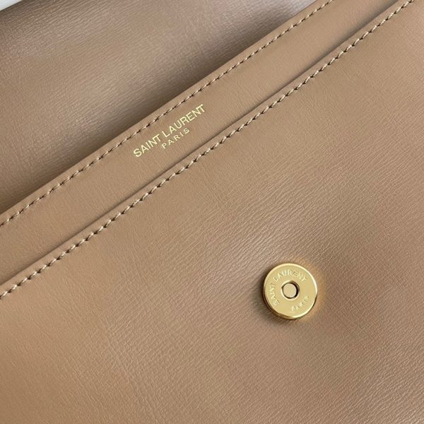 Sac Saint Laurent Sunset Medium à Chaîne en Cuir de Veau Taupe – Image 7