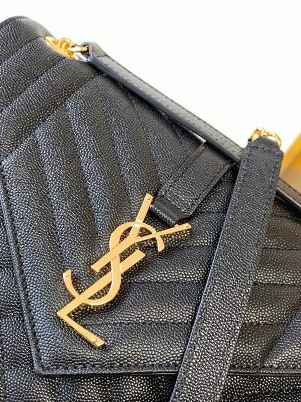 Fausse Sacoche Saint Laurent Envelope Medium en Noir – Image 9