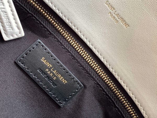 Sac Saint Laurent Puffer Small à Chaîne en Cuir d’Agneau Blanc – Image 11