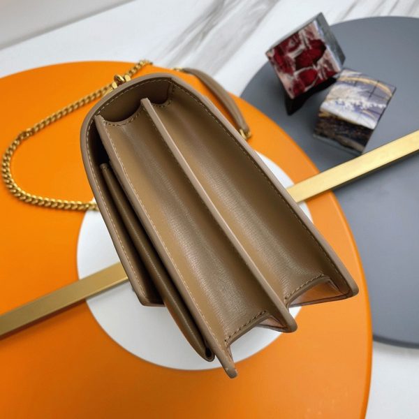 Sac Saint Laurent Sunset Medium à Chaîne en Cuir de Veau Taupe – Image 5