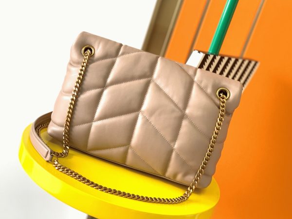 Sac Saint Laurent Puffer Small à Chaîne en Cuir d’Agneau Beige – Image 7