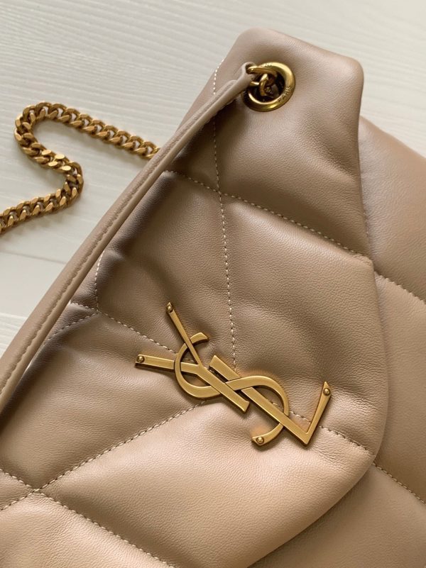 Sac Saint Laurent Puffer Small à Chaîne en Cuir d’Agneau Beige – Image 4
