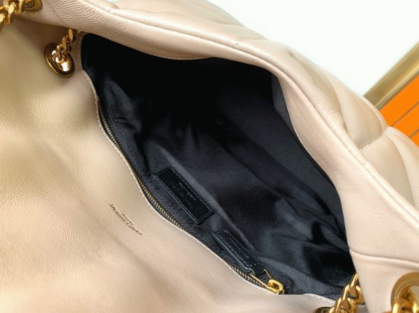 Sac Saint Laurent Puffer Small à Chaîne en Cuir d’Agneau Beige – Image 10
