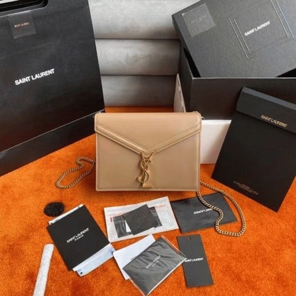 Réplique Sac Saint Laurent Cassandra Medium à Chaîne en Beige – Image 9