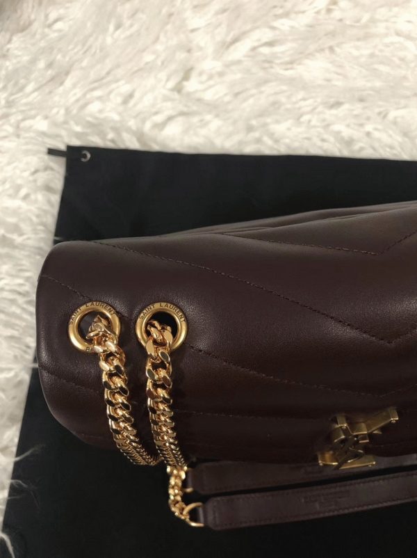 Contrefaçon Sac Saint Laurent LouLou Small à Chaîne en Bourgogne – Image 4