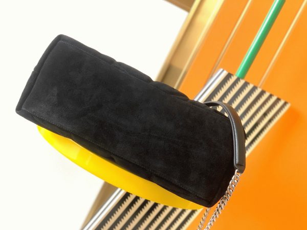 Sac Saint Laurent Puffer Medium à Chaîne en Veau Velours Noir – Image 4