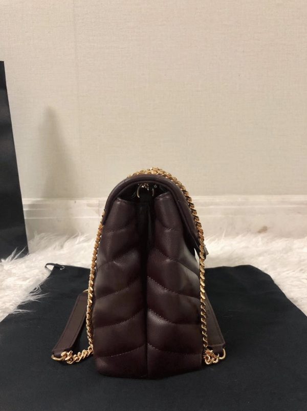 Contrefaçon Sac Saint Laurent LouLou Small à Chaîne en Bourgogne – Image 3