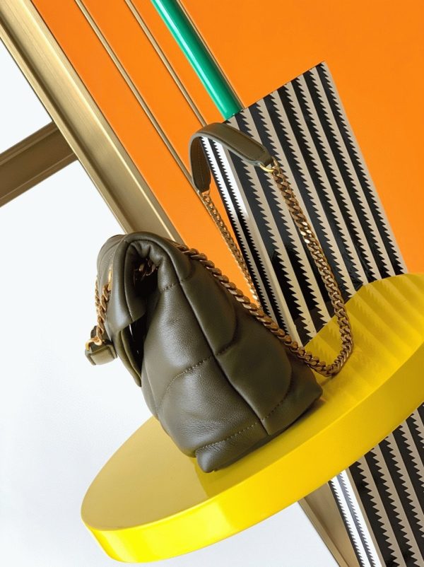 Sac Saint Laurent Puffer Small à Chaîne en Cuir d’Agneau Vert Armée – Image 3