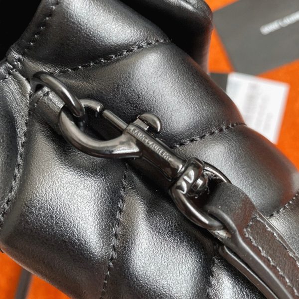 Fausse Sacoche Saint Laurent LouLou Toy avec Bandoulière en Noir Intégral – Image 7