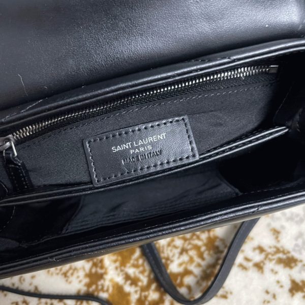 Contrefaçon Sac Saint Laurent LouLou Toy avec Bandoulière en Noir – Image 7