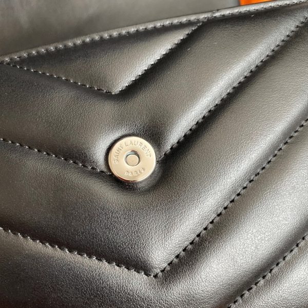 Contrefaçon Sac Saint Laurent LouLou Toy avec Bandoulière en Noir – Image 6