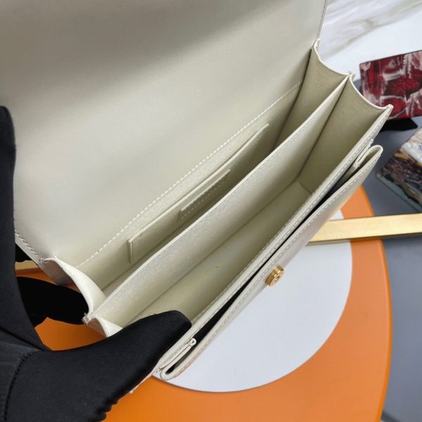 Sac Saint Laurent Sunset Medium à Chaîne en Cuir de Veau Blanc – Image 9