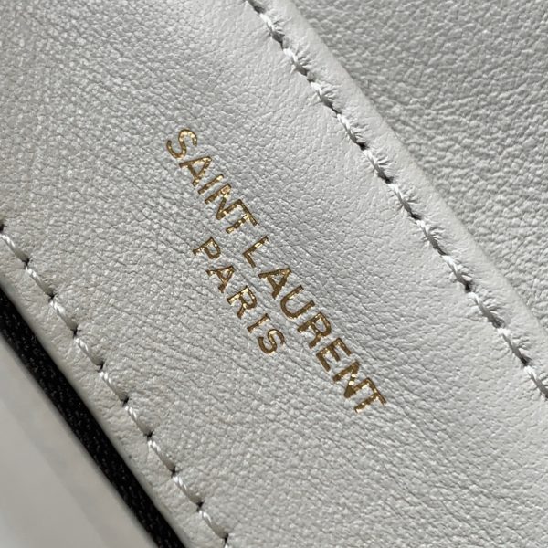 Réplique Sac Saint Laurent LouLou Toy avec Bandoulière en Blanc – Image 6