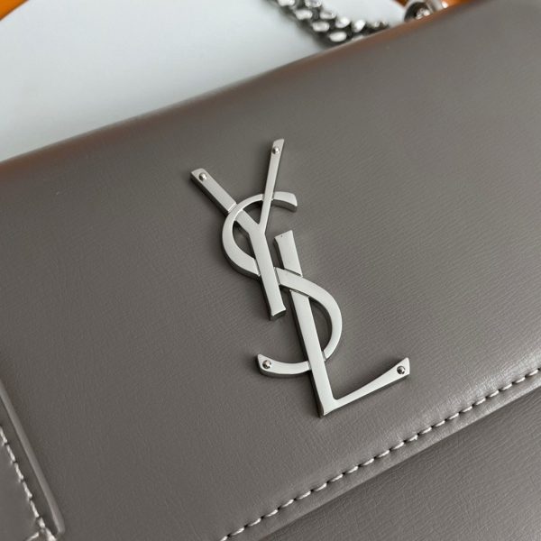 Sac Saint Laurent Sunset Medium à Chaîne en Cuir de Veau Gris – Image 9