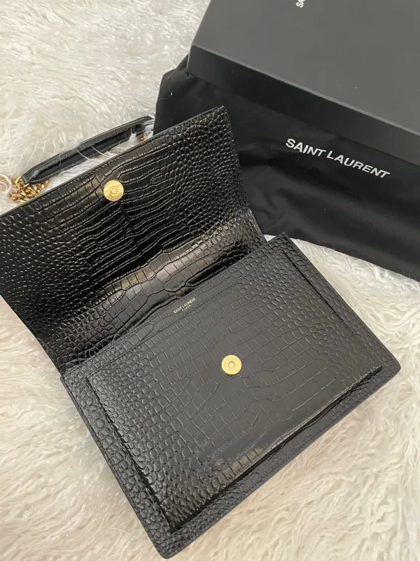 Sac Saint Laurent Sunset Medium à Chaîne en Cuir Embossé Crocodile Noir – Image 9