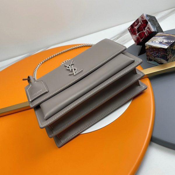 Sac Saint Laurent Sunset Medium à Chaîne en Cuir de Veau Gris – Image 2