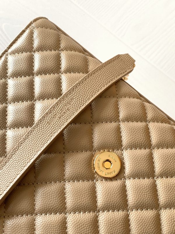 Fausse Sacoche Saint Laurent Envelope Medium en Beige – Image 9