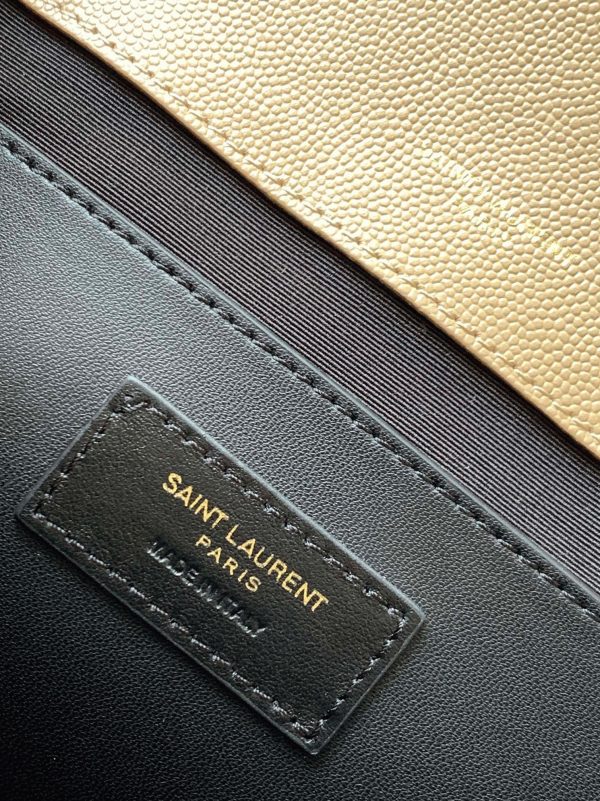 Fausse Sacoche Saint Laurent Envelope Medium en Beige – Image 8