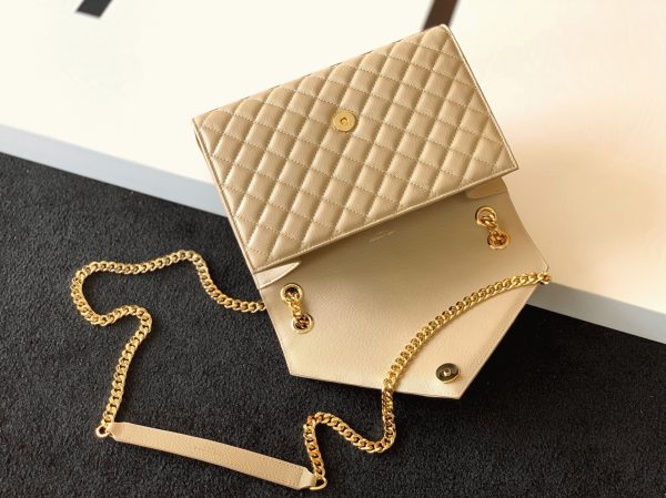 Fausse Sacoche Saint Laurent Envelope Medium en Beige – Image 2