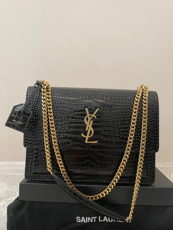 Sac Saint Laurent Sunset Medium à Chaîne en Cuir Embossé Crocodile Noir – Image 7