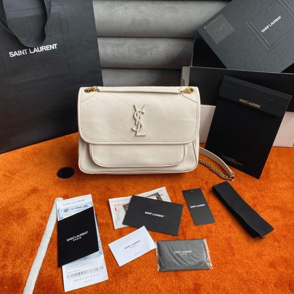 Fausse Sacoche Saint Laurent Niki Medium à Chaîne en Blanc – Image 8