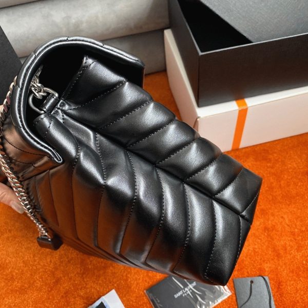 Fausse Sacoche Saint Laurent LouLou Medium à Chaîne en Noir – Image 4