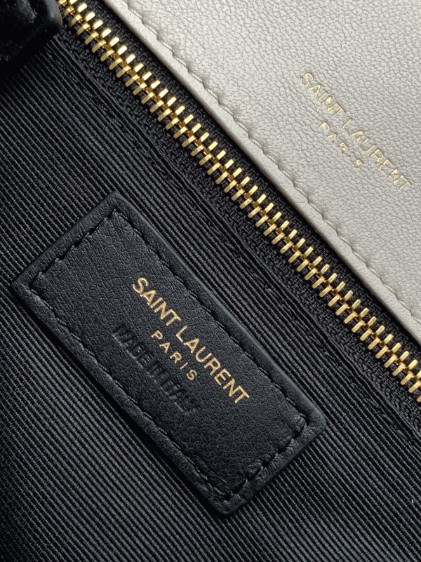 Fausse Sacoche Saint Laurent Niki Medium à Chaîne en Blanc – Image 7