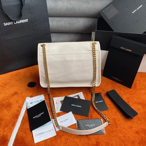 Fausse Sacoche Saint Laurent Niki Medium à Chaîne en Blanc – Image 6