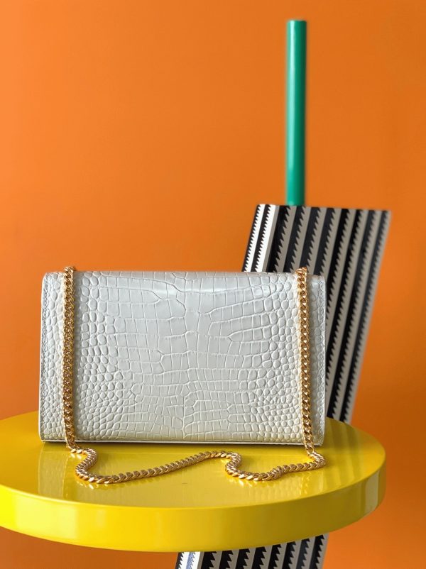 Fausse Sacoche Saint Laurent Kate Medium à Frange en Cuir Embossé Crocodile Blanc – Image 9