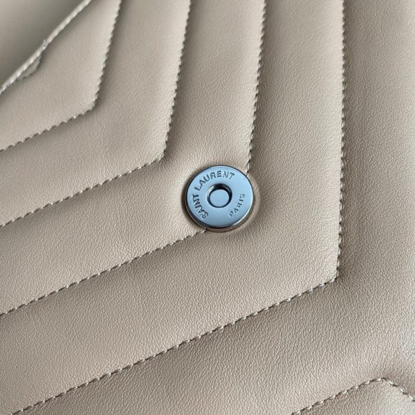 Contrefaçon Sac Saint Laurent LouLou Medium à Chaîne en Poudre – Image 9