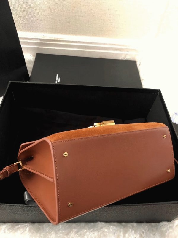 Contrefaçon Sac Saint Laurent Cassandra Medium en Daim Marron – Image 3