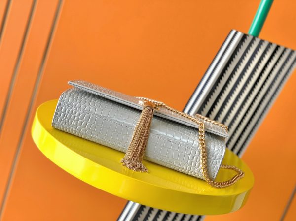 Fausse Sacoche Saint Laurent Kate Medium à Frange en Cuir Embossé Crocodile Blanc – Image 5